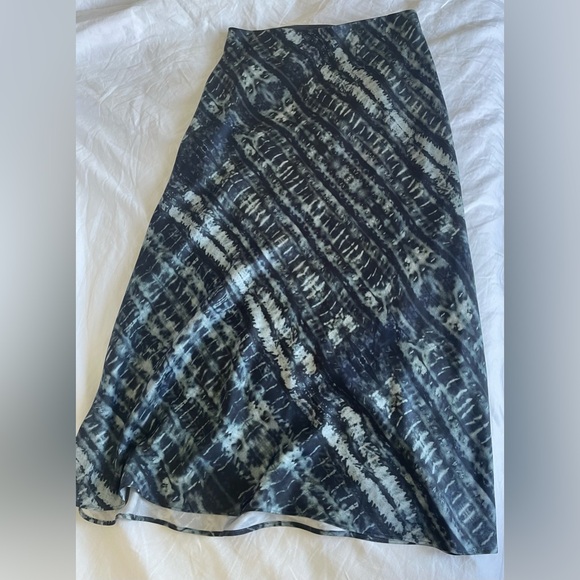 Babaton Silk Skirt - size 4 - perfect condition - Picture 1 of 1